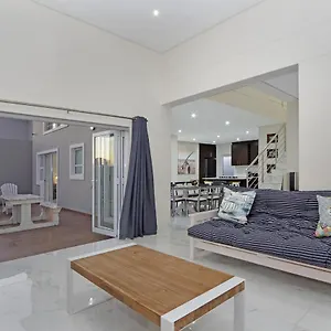  Holiday home Bayford House